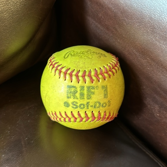 Easton Pink Sapphire Fastpitch Bat / Rawlings Softball Bundle - Picture 6 of 8